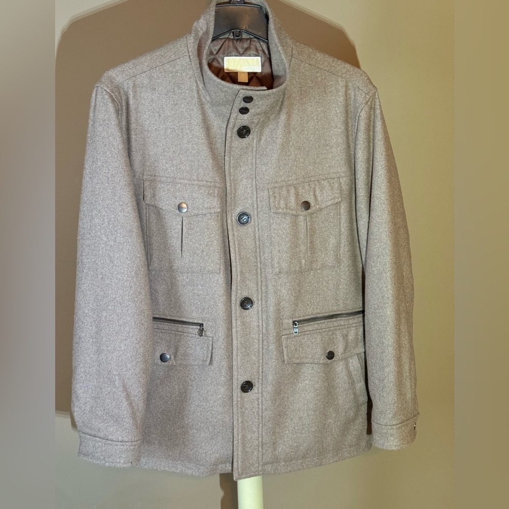 Michael Kors~Men’s XL~Pre-Owned~Button-Up Coat~Quilted Inner Lining~Greige~ERC